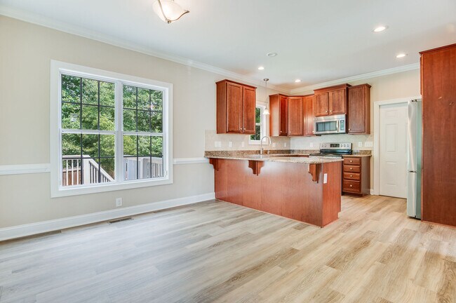 Building Photo - 107 McKinnon Pl