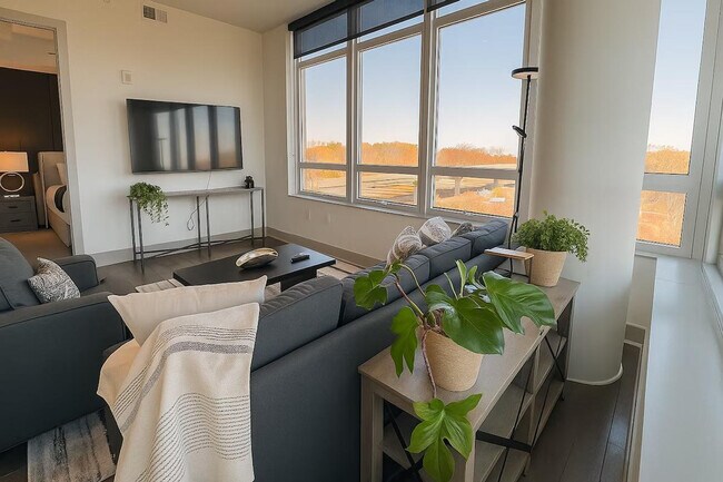 Building Photo - 1605 Anderson Rd