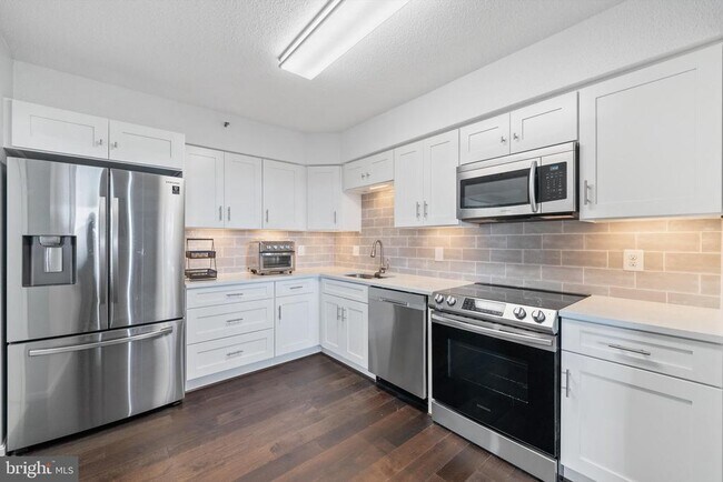 Building Photo - 3713 S George Mason Dr