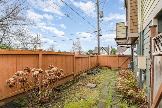 Building Photo - 3Bd/2Ba Seattle Townhouse