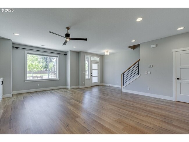 Building Photo - 10902 NE 119th Pl