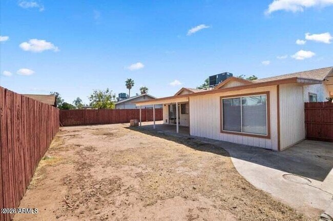Building Photo - 5656 W Alice Ave