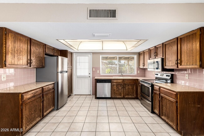 Building Photo - 5227 W Poinsettia Dr