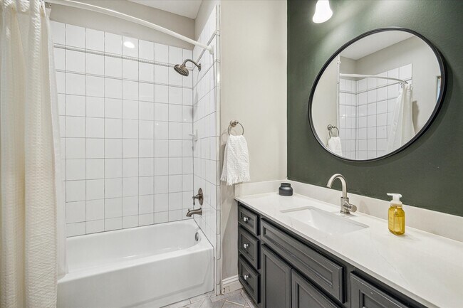 Building Photo - 1502 Whispering Pines Dr