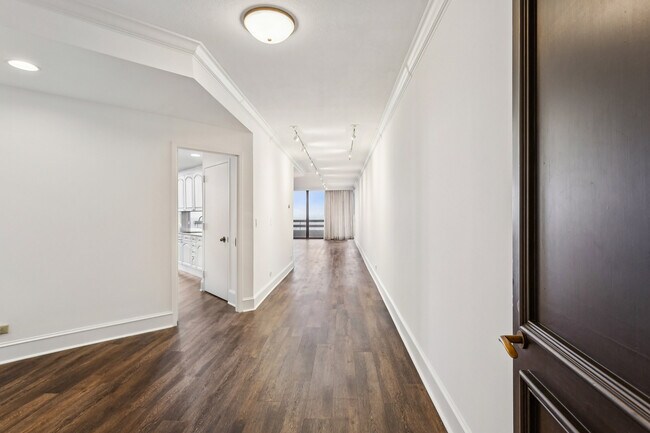 Building Photo - 2660 Peachtree Rd NW