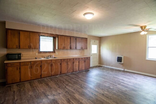 Building Photo - 1-Bedroom + Bonus Room 1-Bathroom Home
