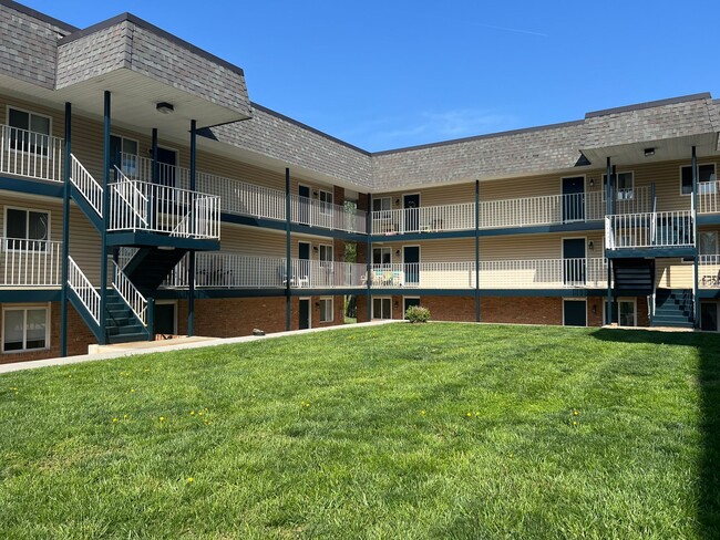 Primary Photo - Oak Grove Village Apartments- Close to Lew...
