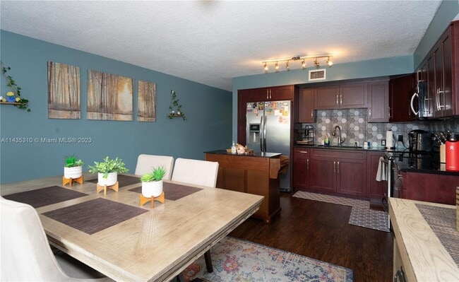 Primary Photo - The Embarcadero