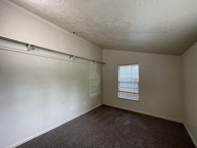 Building Photo - 524 W 1st Ave