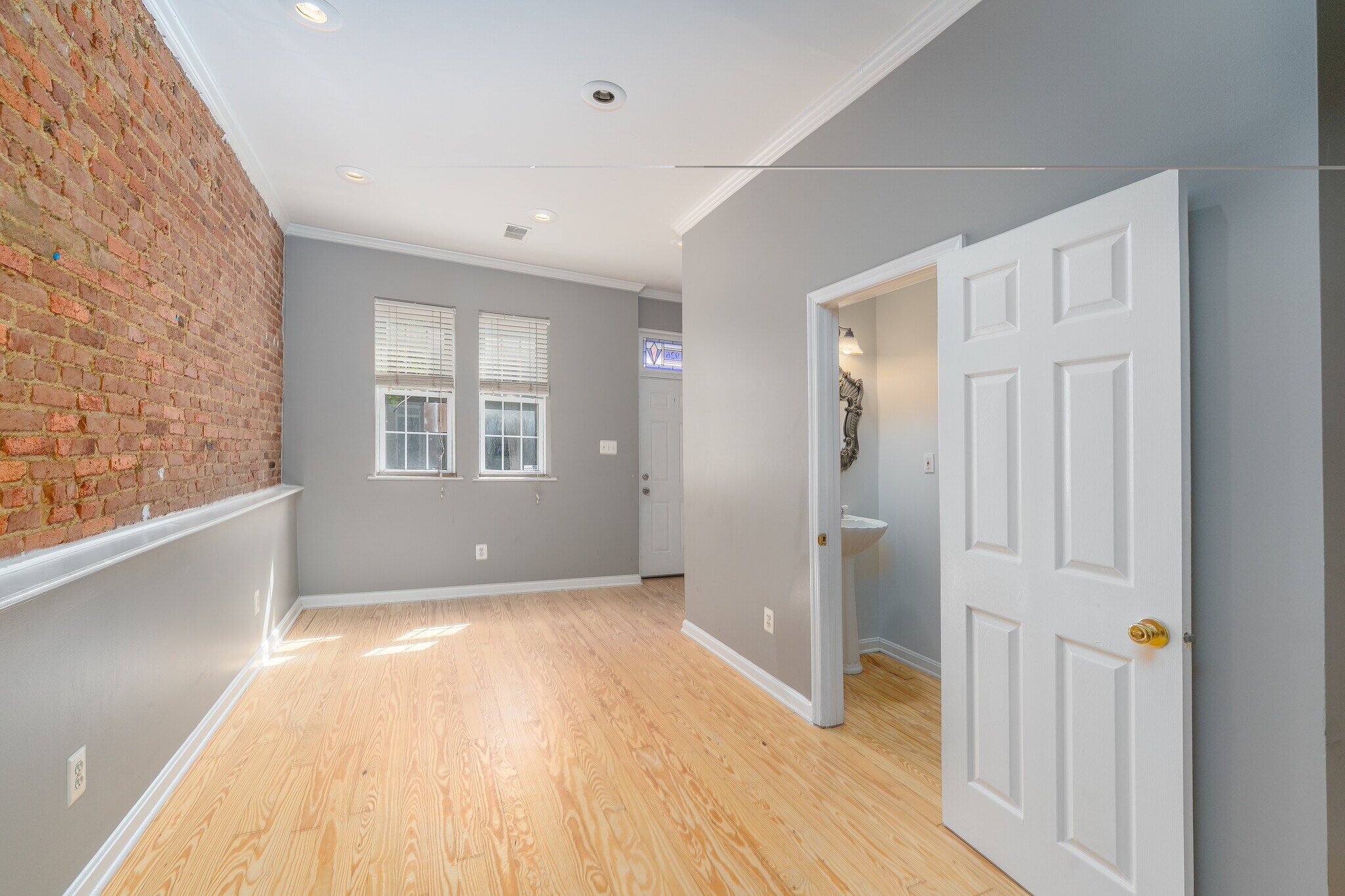 Building Photo - 926 S Hanover St