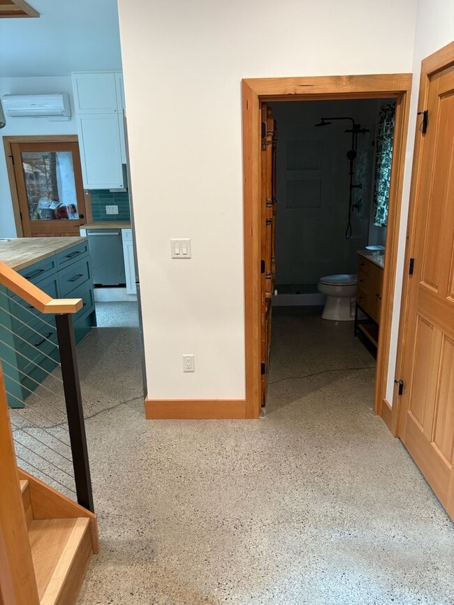Building Photo - Downtown Bozeman Apartment for Rent!