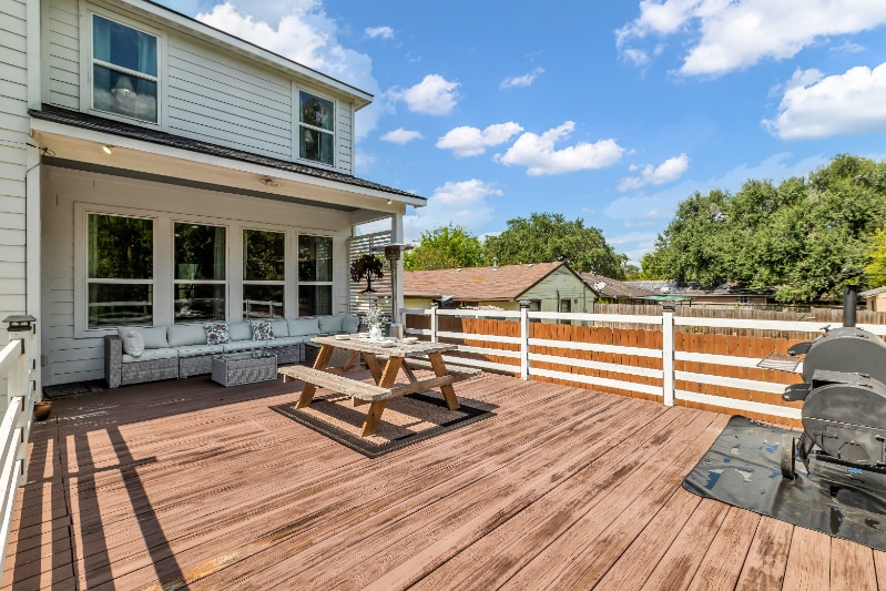 Building Photo - 10747 Dulcimer St