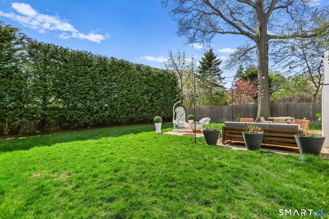 Building Photo - 228 Eastlawn St