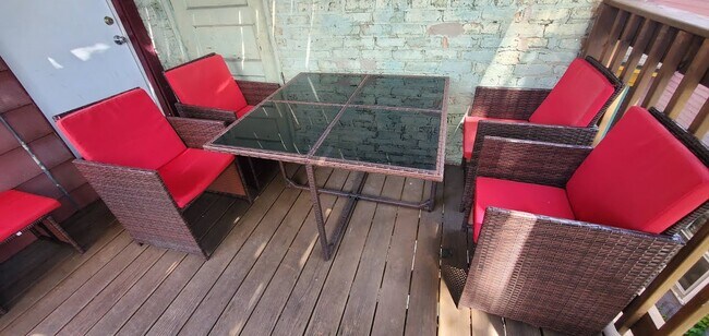 Desk Furniture - 6442 N Glenwood Ave