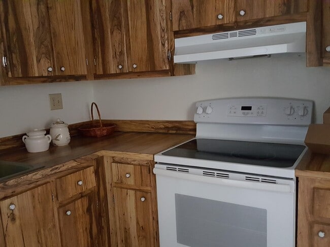 Primary Photo - 83 Capri B