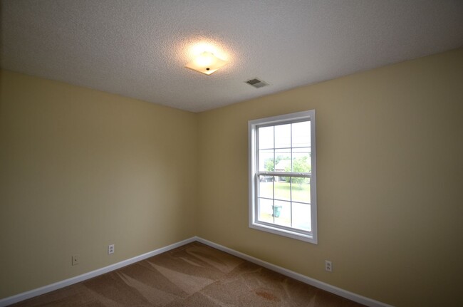 Building Photo - 4 Bedroom Pet Friendly Home For Rent!