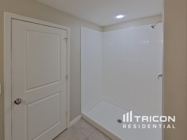 Building Photo - 7030 Wiseman Run Dr