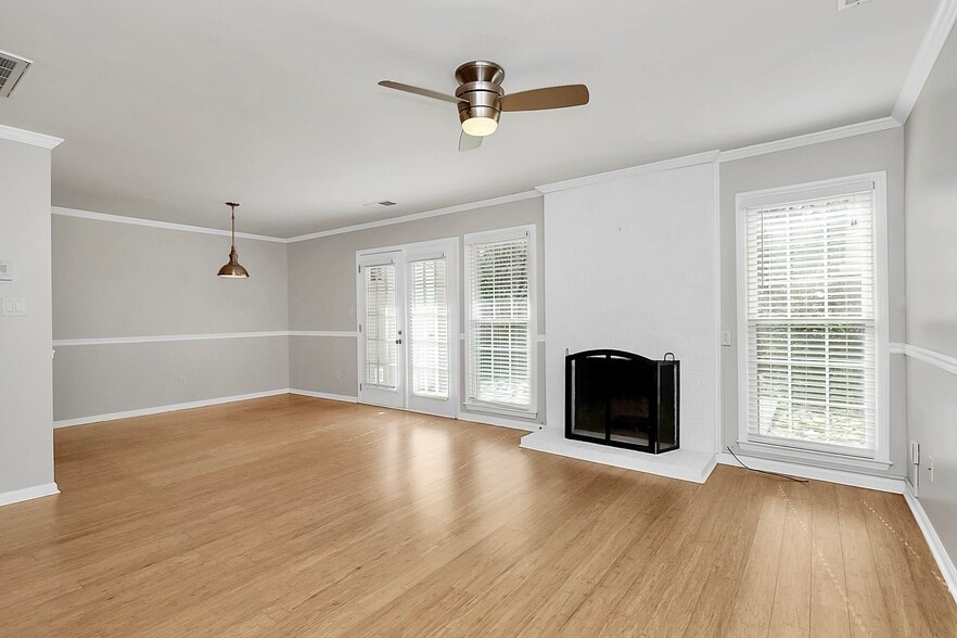 Building Photo - 9459 Kings Falls Dr