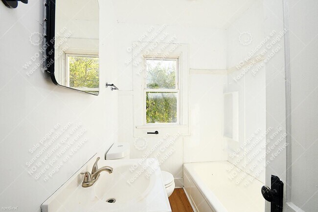 Building Photo - 1 br, 1 bath Duplex - 804 N Denny St