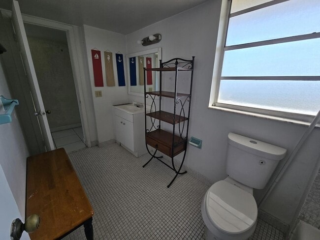 Building Photo - 5335 NW 10th Ct