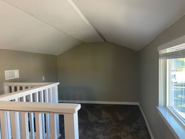 Building Photo - Completely Renovated