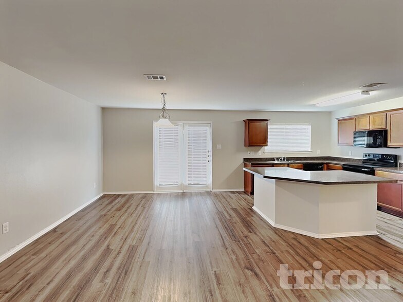 Building Photo - 208 Silver Spur Dr