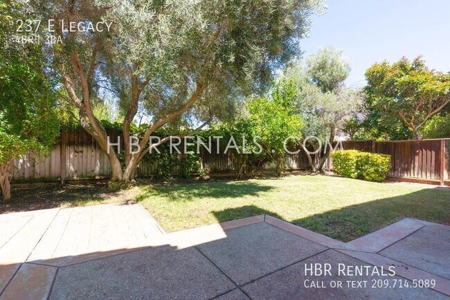Building Photo - WICKLUND Village 4 Bedroom Home - Gated Dr...