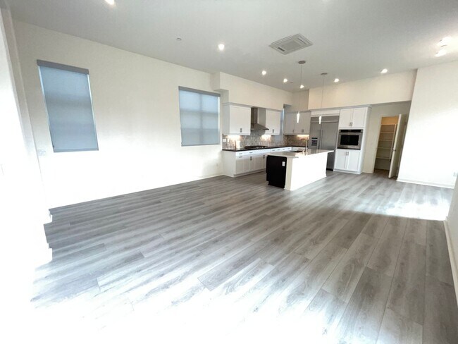 Building Photo - 3128 Cañon St