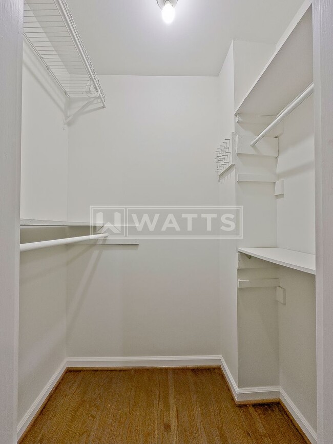 Building Photo - Charming & Spacious 3-Bed Home in City of Hoover