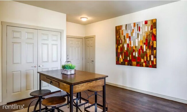 Building Photo - 2 br, 2 bath Flat - 3880 Hulen St