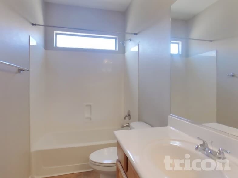 Building Photo - 21650 Dietz Dr