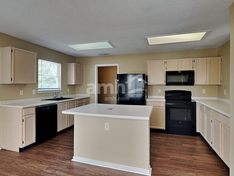 Building Photo - 14324 Orange Blossom Trail