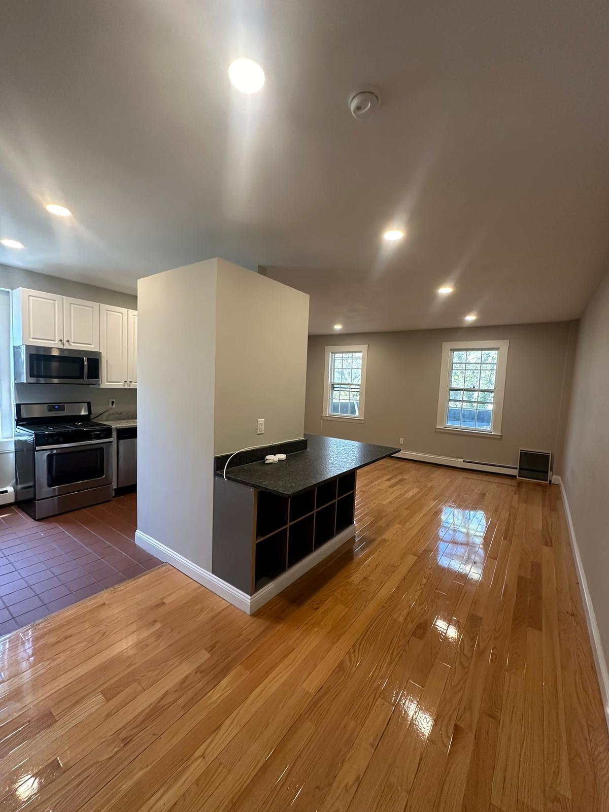 Building Photo - 604 Chapel St