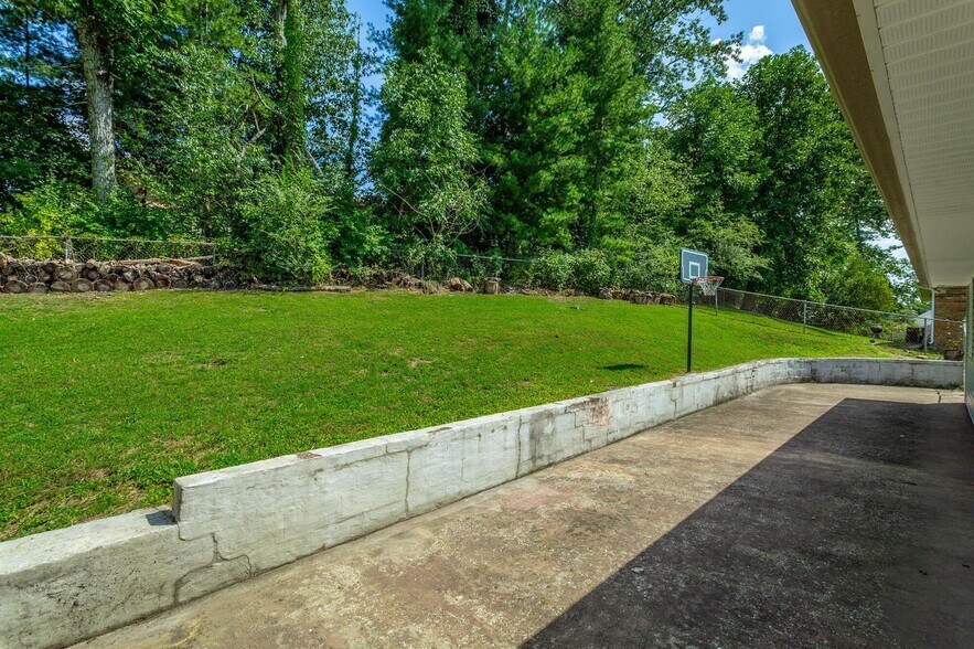 Building Photo - 1032 S Seminole Dr