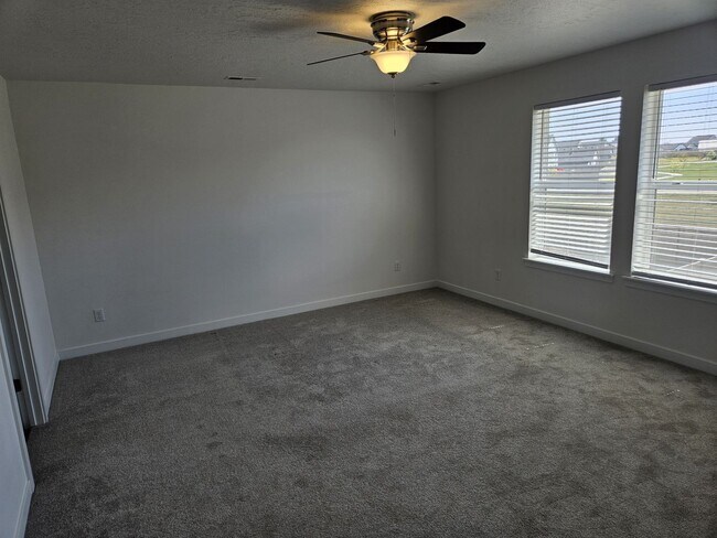 Building Photo - Welcome to this spacious 4 bedroom, 3 bathroom home located in Caldwell, ID.