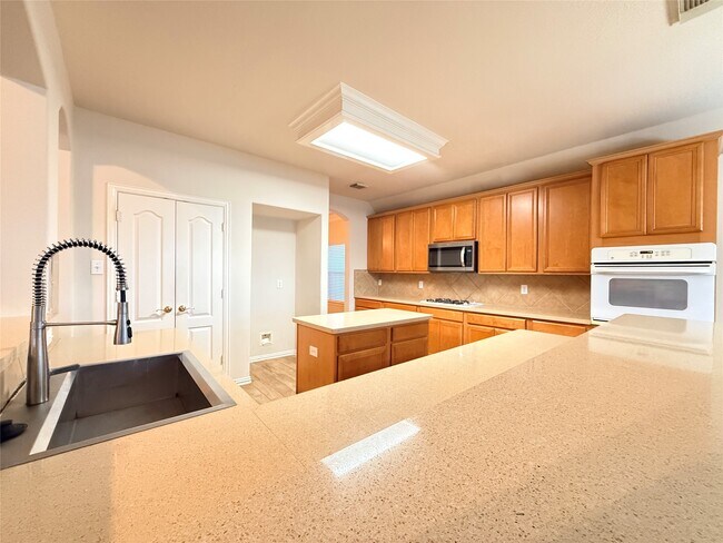Building Photo - 2144 Brittany Colony Dr