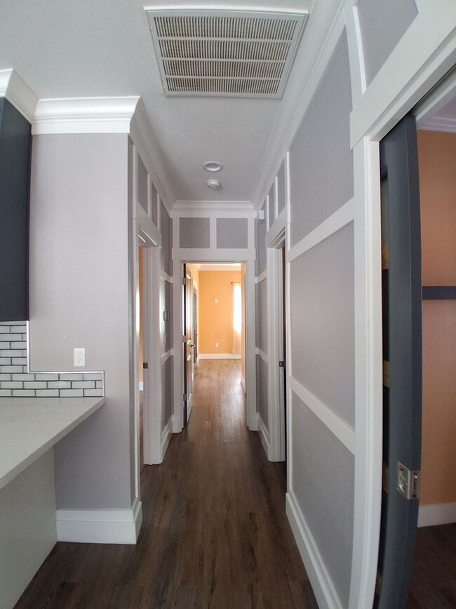 Building Photo - 2112 Eicher Ave