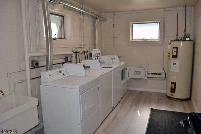 Building Photo - 37 E Main St