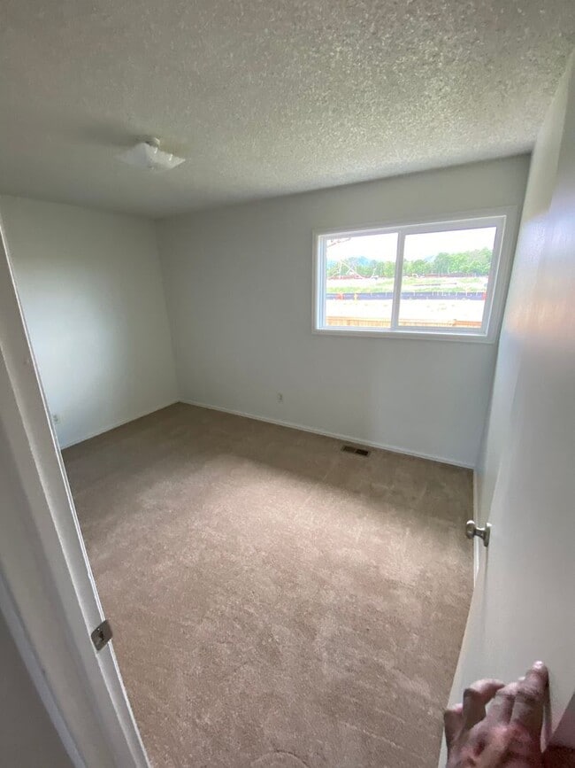 Building Photo - Family Style Home In The Coveted Marsten Neighborhood!