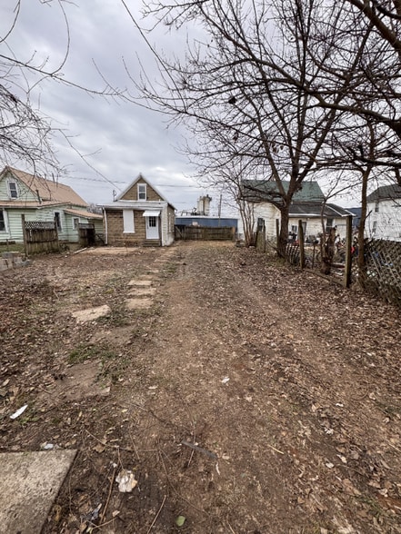 Building Photo - 348 Logan St