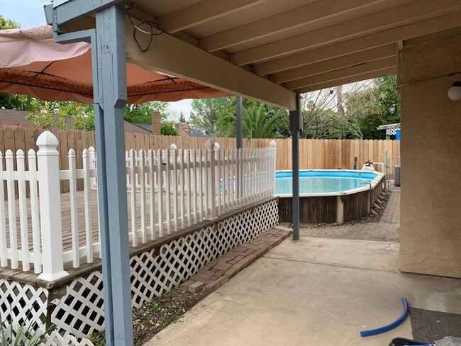 Building Photo - Home with a Pool