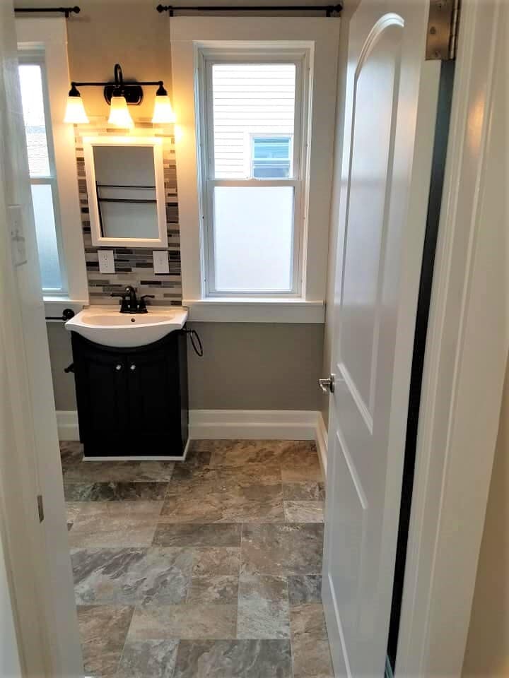 Big bathroom, with natural light and overhead light and bath fan - 2104 Folger Ct