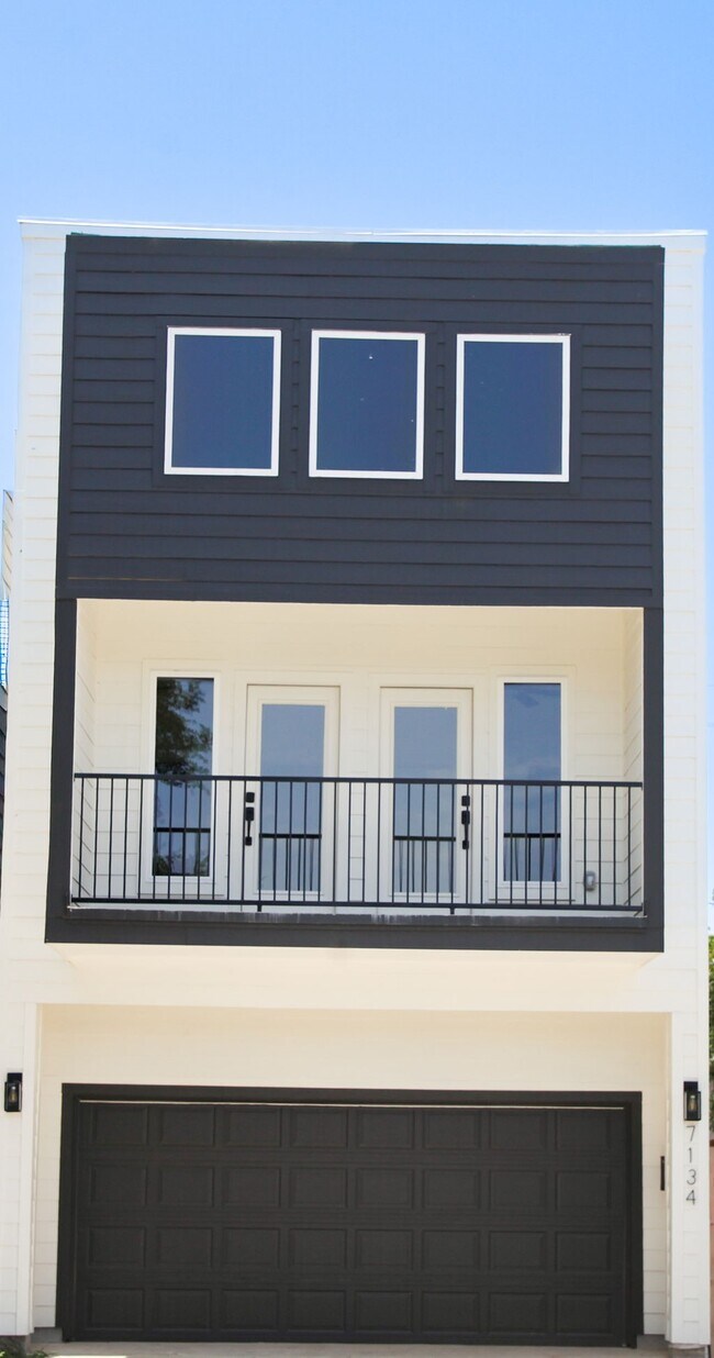 Building Photo - 7134 St Augustine St