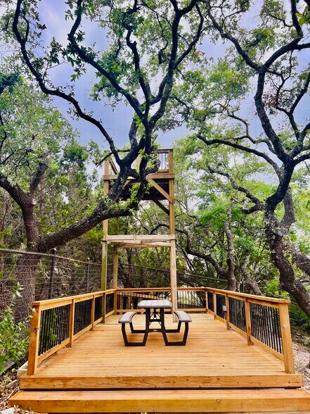 Building Photo - 1049 Meckel Dr