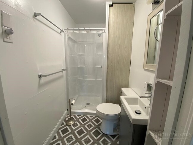 Building Photo - 11 E 5th St