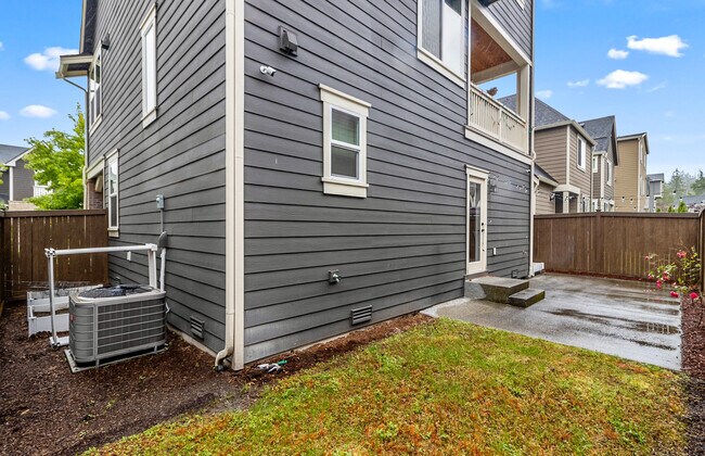 Building Photo - 18617 45th Dr SE