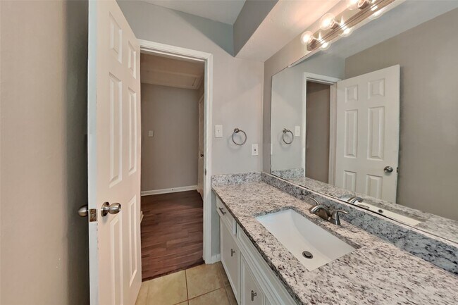 Building Photo - 25402 Elm Creek Dr