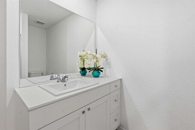 Building Photo - 511 Paris St