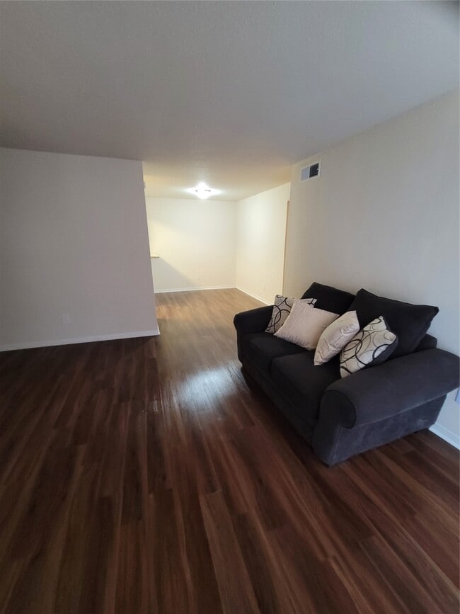 Building Photo - 9350 Country Creek St