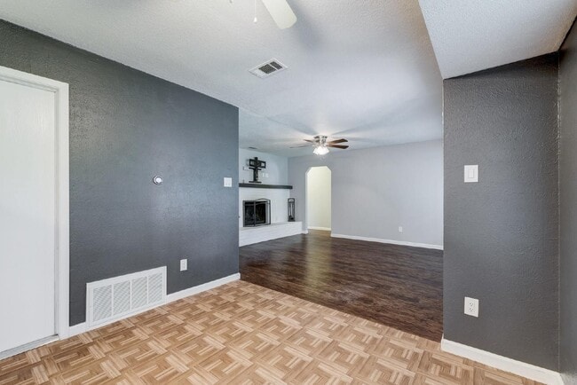 Building Photo - 5010 Joshua Ct